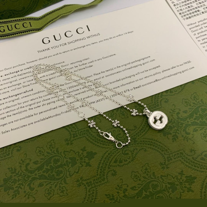 G*u*i necklaces